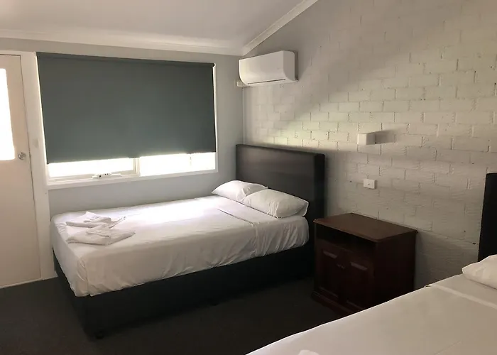 Bateau Bay Hotel