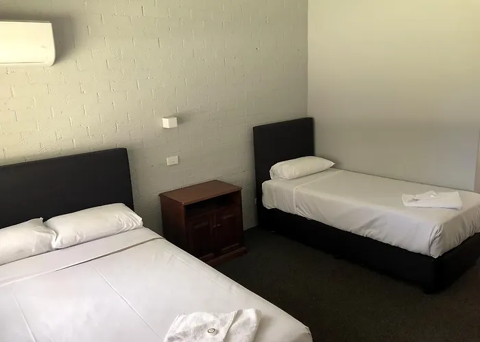 Bateau Bay Hotel