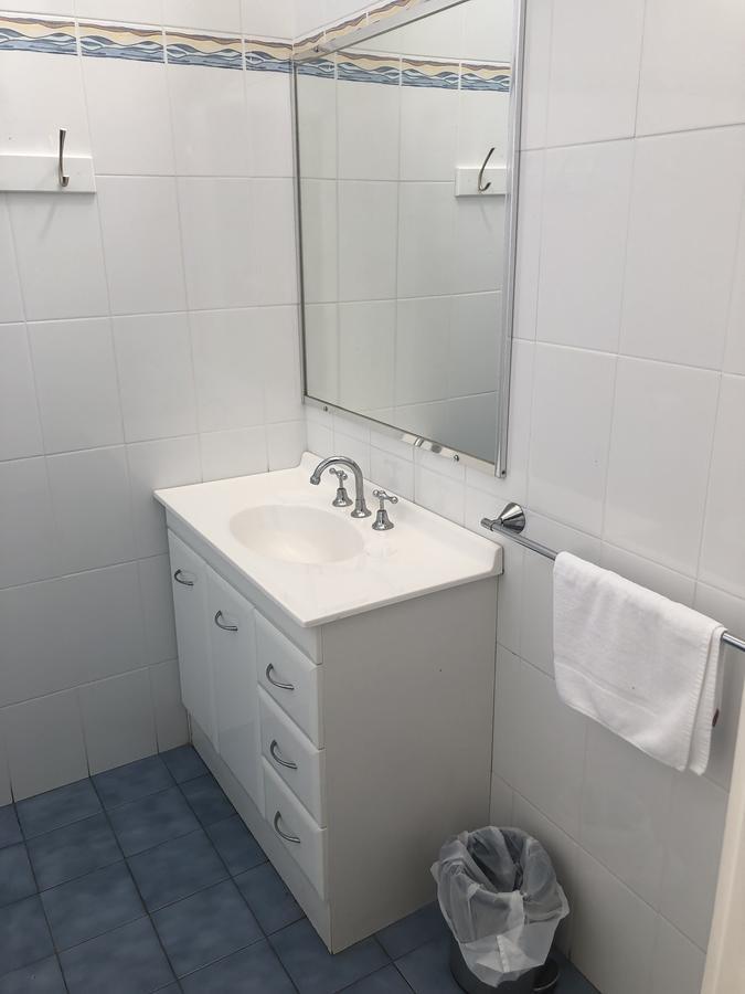 Bateau Bay Hotel Motel